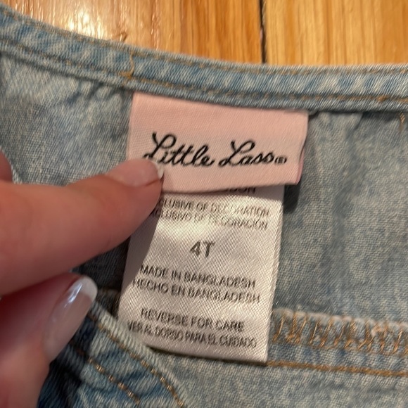 Little lass size 4 t button up vest good condition - Picture 2 of 3